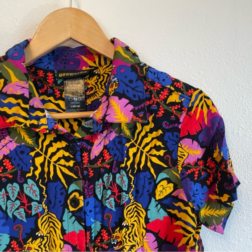 Colorful short sleeve button up size L